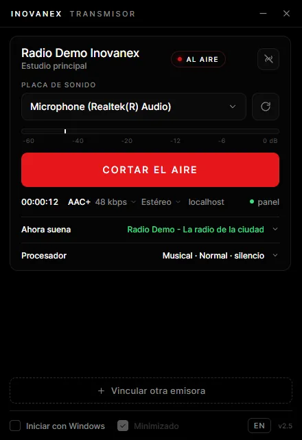 Transmisor INOVANEX on air: sound card, VU meter, Stop button, AAC+ 48 kbps stereo, "Now playing" and the processor set to Music, Normal intensity
